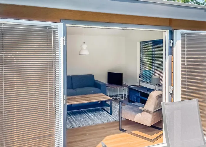 Stunning Stacaravan In אתר קמפינג